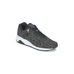 Buty New Balance MRT580. Czarne trampki męskie marki New Balance, bez wzorów, bez zapięcia. Za 455,20 zł.