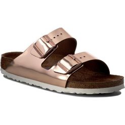 Klapki BIRKENSTOCK - Arizona 0952093 Metallic Copper. Żółte klapki damskie Birkenstock, bez wzorów, ze skóry, bez obcasa. W wyprzedaży za 279,00 zł.
