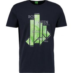 BOSS Green REGULAR FIT Tshirt z nadrukiem dark blue/blue. Niebieskie koszulki polo męskie marki BOSS Green, s, z nadrukiem, z elastanu. W wyprzedaży za 180,95 zł.