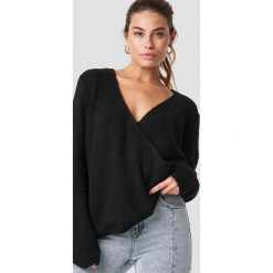 Trendyol Kopertowy sweter - Black. Szare swetry klasyczne damskie marki Vila, l, z bawełny, z okrągłym kołnierzem. Za 100,95 zł.
