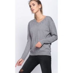 Szary Sweter Free Dance. Szare swetry klasyczne damskie Born2be, xl, dekolt w kształcie v. Za 54,99 zł.