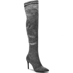 Muszkieterki SCHUTZ - S 01723 0285 0002 U Silver/Black. Szare kozaki damskie Schutz, ze skóry ekologicznej, przed kolano, na wysokim obcasie, na obcasie, bez zapięcia. W wyprzedaży za 619,00 zł.