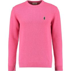 Wood Wood YALE Sweter pink. Czerwone kardigany męskie marki Wood Wood, m, z materiału. W wyprzedaży za 353,40 zł.