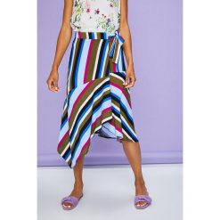 Answear - Spódnica Violet Kiss. Szare spódniczki asymetryczne ANSWEAR, m, z tkaniny, z podwyższonym stanem, midi. W wyprzedaży za 79,90 zł.