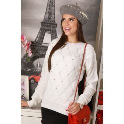 Sweter TABITA. Białe bluzy damskie uniwersalny. W wyprzedaży za 99,00 zł.