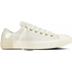 BUTY CHUCK TAYLOR ALL STAR BLOCKED NUBUCK. Białe trampki i tenisówki damskie Converse, bez wzorów, z nubiku, bez zapięcia. Za 359,99 zł.