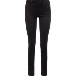Jeansy Slim Fit Armani Exchange 8NYJ01 Y882Z 0204. Czarne rurki damskie Armani Exchange, bez wzorów, z jeansu. W wyprzedaży za 279,00 zł.