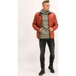 Kurtka puchowa Quiksilver Release EQYJK03477. Pomarańczowe kurtki męskie Quiksilver, m, bez wzorów, z puchu, bez kaptura. W wyprzedaży za 559,00 zł.