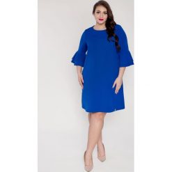 Trapezowa szafirowa sukienka rękaw falbanka flamenco oversize PLUS SIZE. Niebieskie sukienki damskie Moda Size Plus Iwanek, na co dzień, na lato, xxl, bez wzorów, z elastanu, eleganckie, z okrągłym kołnierzem, plus size, bez rękawów, rozkloszowane. Za 169,00 zł.