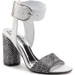 Sandały KARINO - 2876/053 Biały/Czarny. Klapki damskie Karino. W wyprzedaży za 229,00 zł.