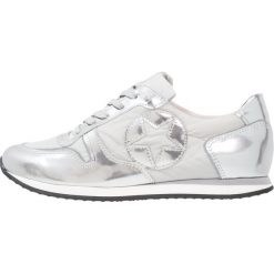 Kennel + Schmenger TRAINER Sneakersy niskie silver/grau/weiß. Szare trampki i tenisówki damskie marki Kennel + Schmenger, bez wzorów, ze skóry, bez zapięcia. W wyprzedaży za 668,85 zł.