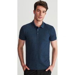 Koszulka polo ze strukturalnej dzianiny - Granatowy. Niebieskie koszulki męskie Reserved, xl, bez wzorów, z dzianiny, bez rękawów. Za 79,99 zł.