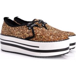 Patrizia Pepe Sneakersy. Trampki i tenisówki damskie Patrizia Pepe, bez wzorów, z materiału, bez zapięcia. Za 279,00 zł.