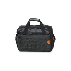 Teczki Superdry FREELOADER LAPTOP BAG. Czarne aktówki męskie marki Superdry, bez wzorów, bez dodatków. Za 289,00 zł.
