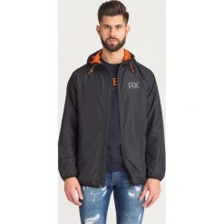 KURTKA Armani Exchange. Czarne płaszcze męskie Armani Exchange, m, z nadrukiem, z materiału, z kapturem. Za 420,00 zł.