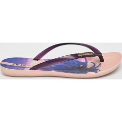 Ipanema - Japonki. Różowe klapki damskie Ipanema, bez wzorów, z gumy, bez obcasa. W wyprzedaży za 49,90 zł.