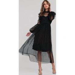 Czarna Sukienka Izzie. Czarne sukienki damskie Renee, s, bez wzorów, wizytowe, bez kołnierzyka, bez rękawów. Za 149,99 zł.