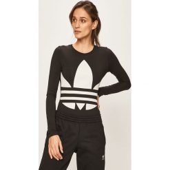 Adidas Originals - Longsleeve. Czarne topy damskie adidas Originals, z nadrukiem, z elastanu, z okrągłym kołnierzem. Za 149,90 zł.