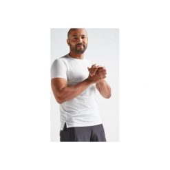 Koszulka fitness kardio krótki rękaw FTS520 męska. Białe koszulki męskie DOMYOS, xl, bez wzorów, z elastanu, bez kołnierzyka, z krótkim rękawem, krótkie, na fitness i siłownię. Za 59,99 zł.