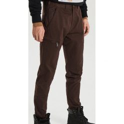 Spodnie carrot - Brązowy. Pomarańczowe spodnie męskie Cropp, m, bez wzorów. Za 119,99 zł.