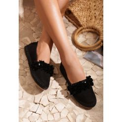 Czarne Espadryle First Impression. Czarne espadryle damskie Renee, bez wzorów, bez obcasa, na płaskiej podeszwie. Za 59,99 zł.