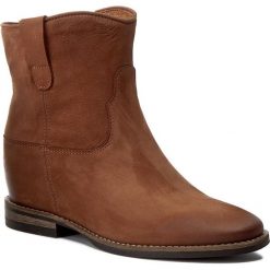 Botki CARINII - B4125 793-000-PSK-B89. Brązowe buty zimowe damskie Carinii, z materiału, na obcasie. W wyprzedaży za 279,00 zł.