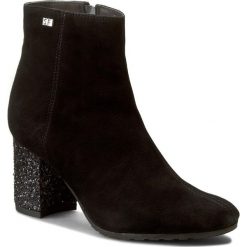 Buty zimowe damskie: Botki SOLO FEMME - 87601-01-C78/F82-02-00 Czarny