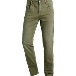 Cars Jeans PRINZE Spodnie materiałowe olive. Zielone jeansy męskie marki Cars Jeans, z bawełny. Za 169,00 zł.