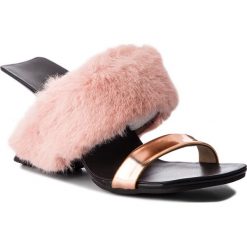 Klapki UNITED NUDE - Loop Teddy 10348175120126 Blush. Różowe klapki damskie marki United Nude, ze skóry, na obcasie. W wyprzedaży za 629,00 zł.