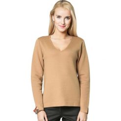 Sweter w kolorze karmelowym. Pomarańczowe swetry damskie Deni Cler, bez wzorów, z denimu, bez rękawów, bez kaptura. W wyprzedaży za 289,95 zł.