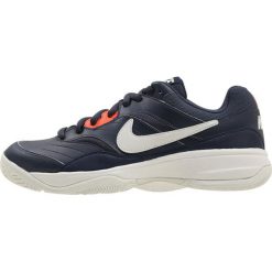 Nike Performance COURT LITE Obuwie multicourt thunder blue/white/hyper orange/midnight navy. Niebieskie buty trekkingowe męskie marki Nike Performance, ze skóry, outdoorowe. Za 229,00 zł.