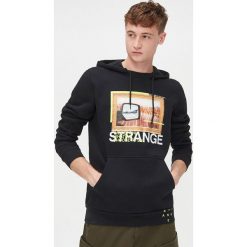 Bluza z kapturem - Czarny. Czarne bluzy męskie Cropp, s, bez wzorów, z kapturem, bez rękawów, z kapturem. Za 129,99 zł.