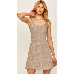 Volcom - Sukienka. Szare sukienki damskie Volcom, na co dzień, xs, bez wzorów, z poliesteru, casualowe, bez kołnierzyka, bez rękawów, mini, rozkloszowane. W wyprzedaży za 259,90 zł.