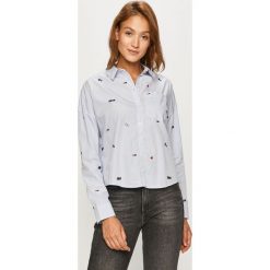 Tommy Jeans - Koszula. Niebieskie bluzki damskie Tommy Jeans, s, z haftami, z bawełny, klasyczne, z klasycznym kołnierzykiem, z długim rękawem. Za 449,90 zł.
