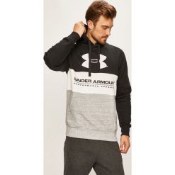 Under Armour - Bluza. Czarne bluzy męskie xl, z nadrukiem, z bawełny, z kapturem. W wyprzedaży za 279,90 zł.