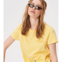 Pastelowy t-shirt - Żółty. Żółte t-shirty damskie Sinsay, xl, bez wzorów, bez kołnierzyka. W wyprzedaży za 7,99 zł.
