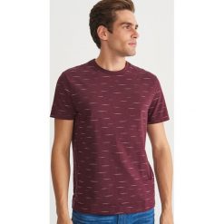 T-shirt z nadrukiem - Bordowy. Czerwone t-shirty męskie z nadrukiem Reserved, l. Za 49,99 zł.
