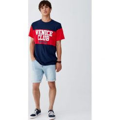 Koszulka z panelem z przodu „Venice Club”. Zielone koszulki męskie Pull&Bear, m, bez wzorów, bez kołnierzyka, z krótkim rękawem, krótkie. Za 59,90 zł.