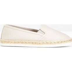 Espadryle bonprix jasnoszary. Szare espadryle damskie bonprix, bez wzorów, bez obcasa. Za 34,99 zł.