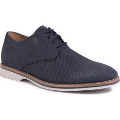Półbuty CLARKS - Atticus Lace 261497057 Navy. Niebieskie półbuty męskie Clarks, na co dzień, bez wzorów, ze skóry, eleganckie, bez zapięcia. W wyprzedaży za 329,00 zł.