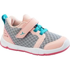 Buty 520 I LEARN BREATH +++ dla maluchów. Czerwone buciki niemowlęce DOMYOS, z poliesteru, bez zapięcia. Za 79,99 zł.