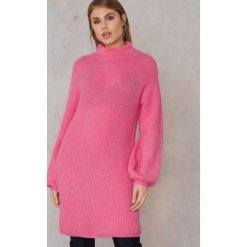 Qontrast X NA-KD Dzianinowy sweter oversize - Pink. Różowe swetry oversize damskie Qontrast x NA-KD, z dzianiny. W wyprzedaży za 60,89 zł.