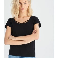 T-shirt z paskami - Czarny. Czarne t-shirty damskie Sinsay, xl, w paski, bez kołnierzyka. Za 14,99 zł.