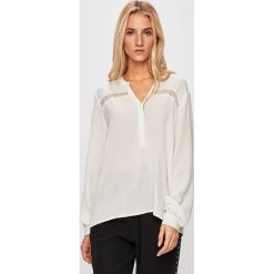 Vero Moda - Bluzka. Czarne bluzki damskie Vero Moda, s, bez wzorów, z wiskozy, ze stójką, z długim rękawem. W wyprzedaży za 89,90 zł.