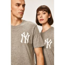 47brand - T-shirt. Szare bluzki damskie 47brand, s, z nadrukiem, z bawełny, z okrągłym kołnierzem. W wyprzedaży za 99,90 zł.