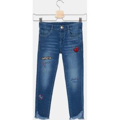 Blukids - Jeansy dziecięce 98-134 cm. Niebieskie jeansy dziewczęce Blukids, bez wzorów, z elastanu. W wyprzedaży za 79,90 zł.