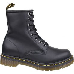 Dr. Martens 1460 W Nappa 11821002. Czarne glany damskie Dr. Martens, ze skóry, bez obcasa, bez zapięcia. W wyprzedaży za 599,99 zł.