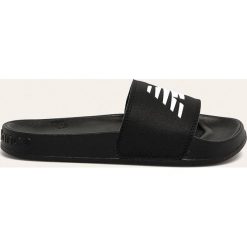 New Balance - Klapki SWF200B1. Czarne klapki damskie New Balance, bez wzorów, z materiału, bez obcasa, na obcasie. W wyprzedaży za 99,90 zł.