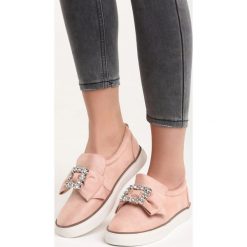 Różowe Slip On Bewildered. Czerwone tenisówki damskie Born2be, z materiału. Za 69,99 zł.
