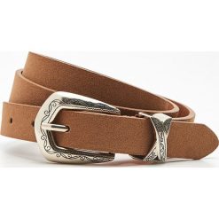 Pasek z dużą klamrą - Beżowy. Brązowe paski damskie Cropp, w paski. Za 29,99 zł.